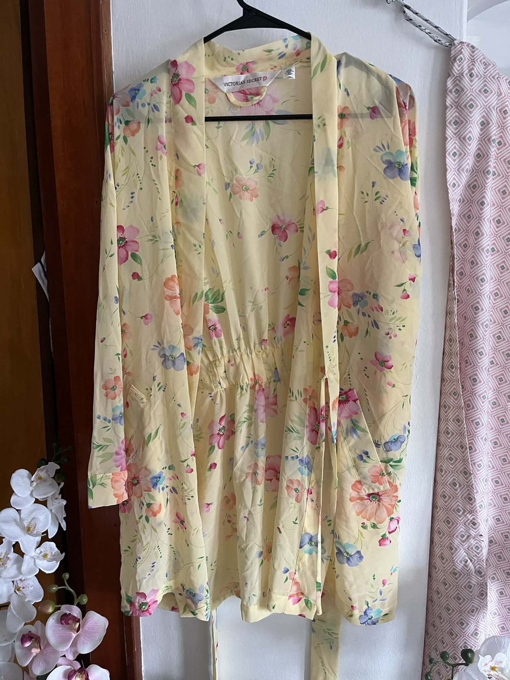 Victoria's Secret Yellow Floral Satin Short Robe - Picture 2 of 8